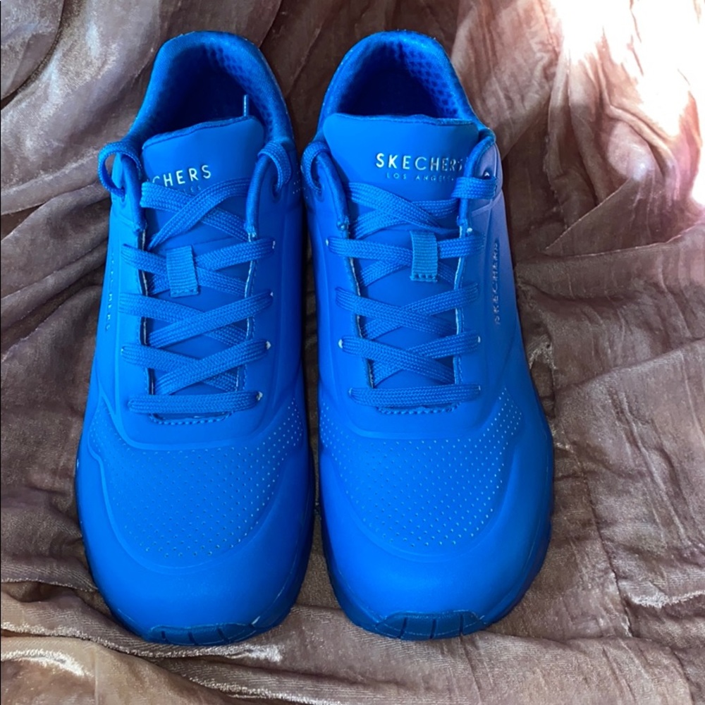 Sketchers sneakers